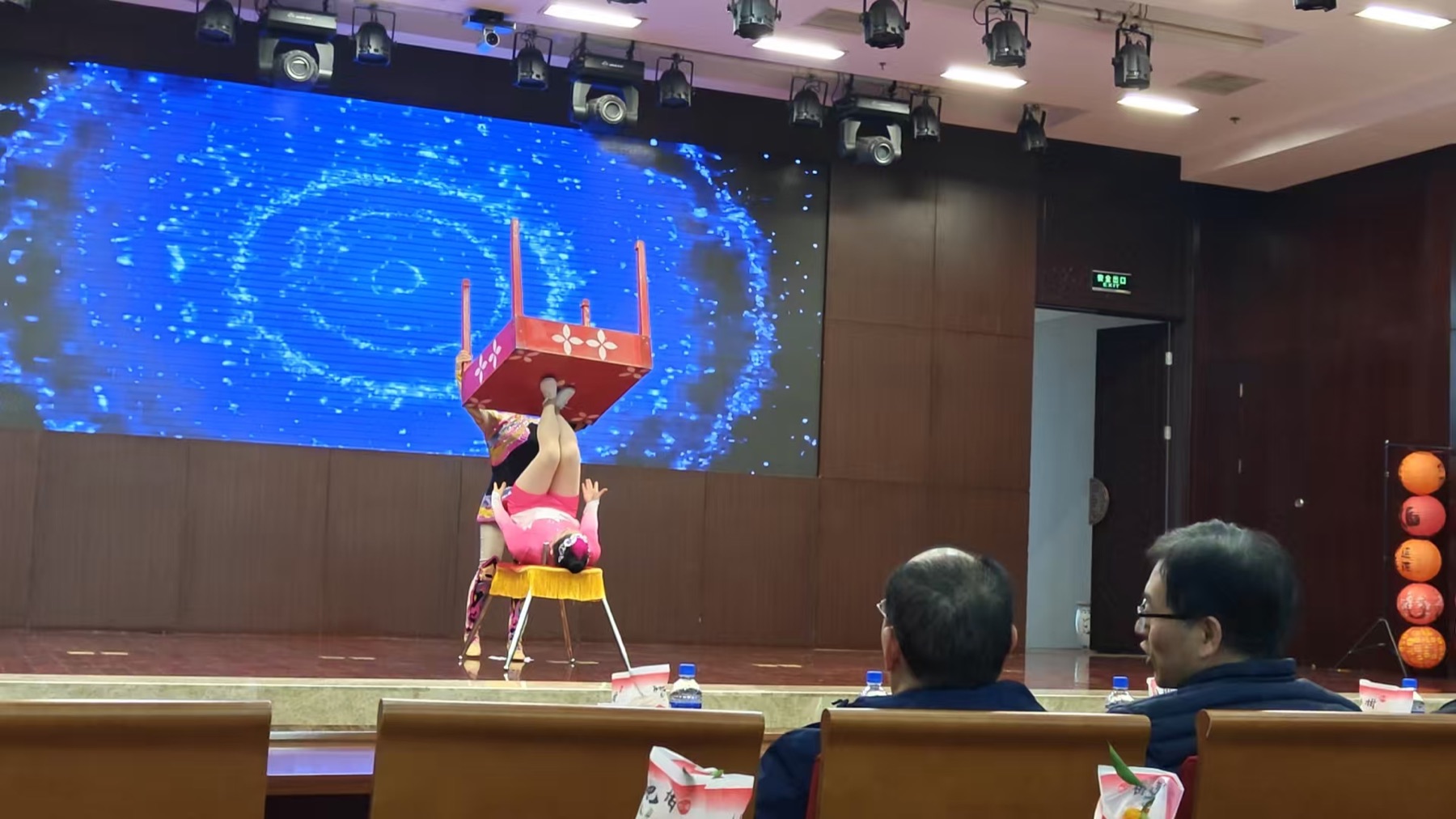 年会庆典和综合演出活动现场